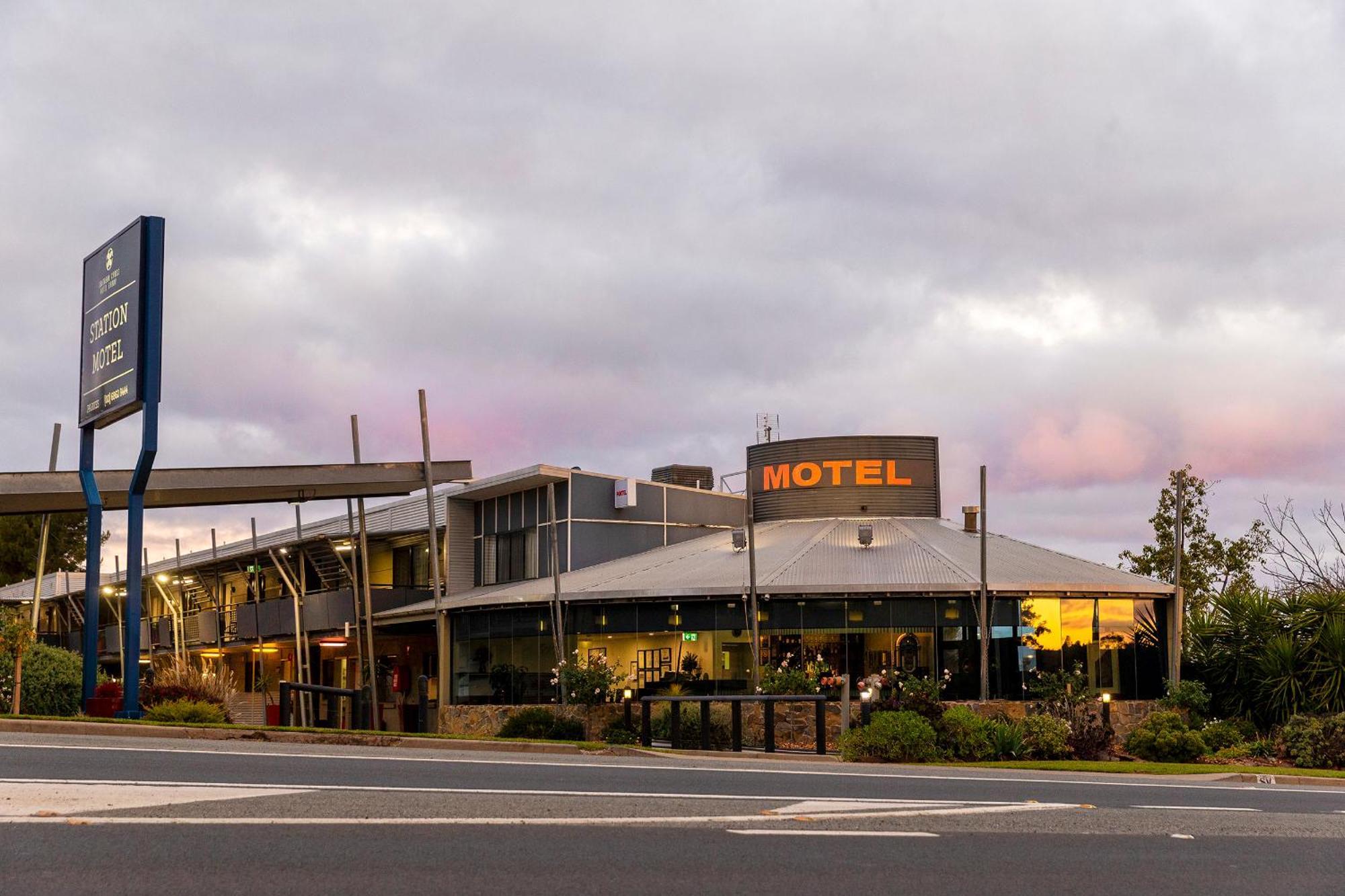 Station Motel Parkes Exterior photo